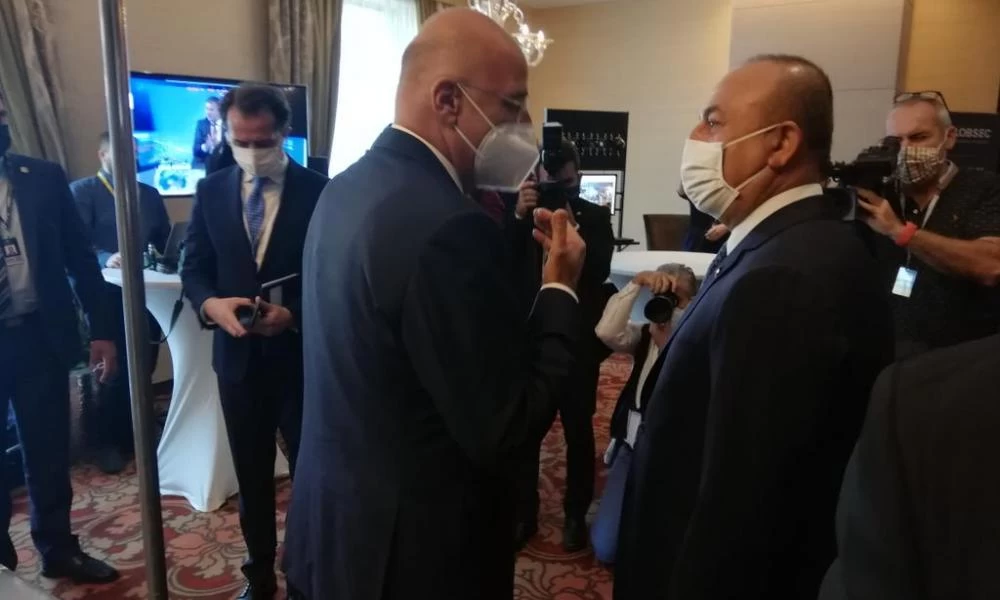 Συνάντηση Δένδια–Τσαβούσογλου στη Μπρατισλάβα για διεθνή & διμερή θέματα